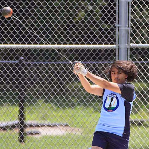 Diego Chavez throws hammer